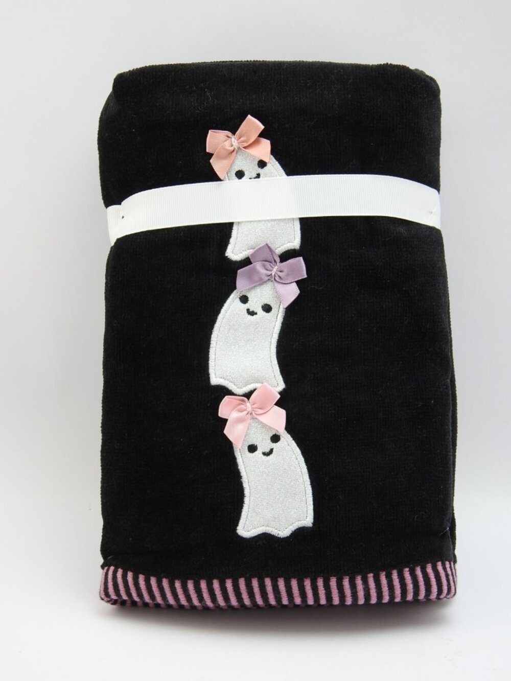 Truly Lou Halloween Hand Towels Set 2 Black Pink Ghost Bow Spooky Cute NWT - Picture 2 of 6